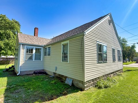 Tiny photo for 426 S Locust Street, Flora, IL 62839 (MLS # 12641616)