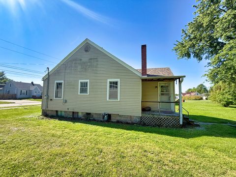 Tiny photo for 426 S Locust Street, Flora, IL 62839 (MLS # 12641616)