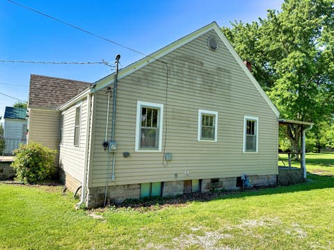 Tiny photo for 426 S Locust Street, Flora, IL 62839 (MLS # 12641616)
