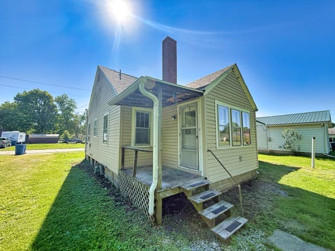 Tiny photo for 426 S Locust Street, Flora, IL 62839 (MLS # 12641616)