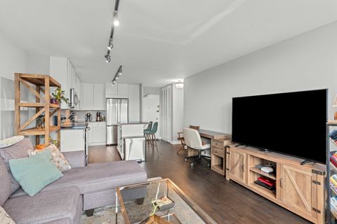 Tiny photo for 555 W Cornelia Avenue #1004, Chicago, IL 60657 (MLS # 12462300)