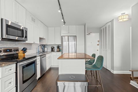 Tiny photo for 555 W Cornelia Avenue #1004, Chicago, IL 60657 (MLS # 12462300)