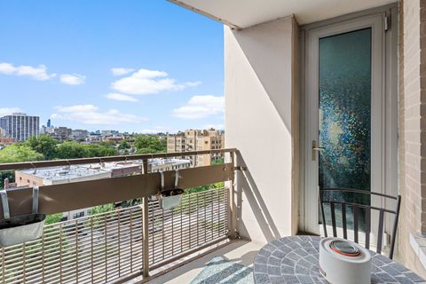 Tiny photo for 555 W Cornelia Avenue #1004, Chicago, IL 60657 (MLS # 12462300)