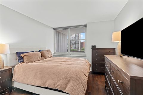 Tiny photo for 555 W Cornelia Avenue #1004, Chicago, IL 60657 (MLS # 12462300)
