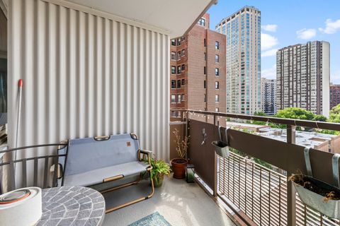 Tiny photo for 555 W Cornelia Avenue #1004, Chicago, IL 60657 (MLS # 12462300)