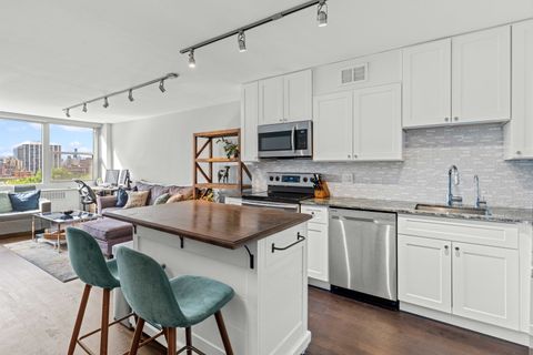 Tiny photo for 555 W Cornelia Avenue #1004, Chicago, IL 60657 (MLS # 12462300)