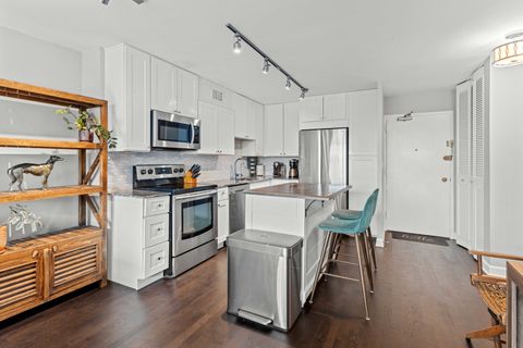 Tiny photo for 555 W Cornelia Avenue #1004, Chicago, IL 60657 (MLS # 12462300)