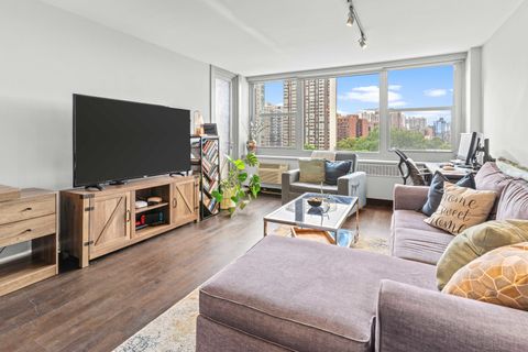 Tiny photo for 555 W Cornelia Avenue #1004, Chicago, IL 60657 (MLS # 12462300)