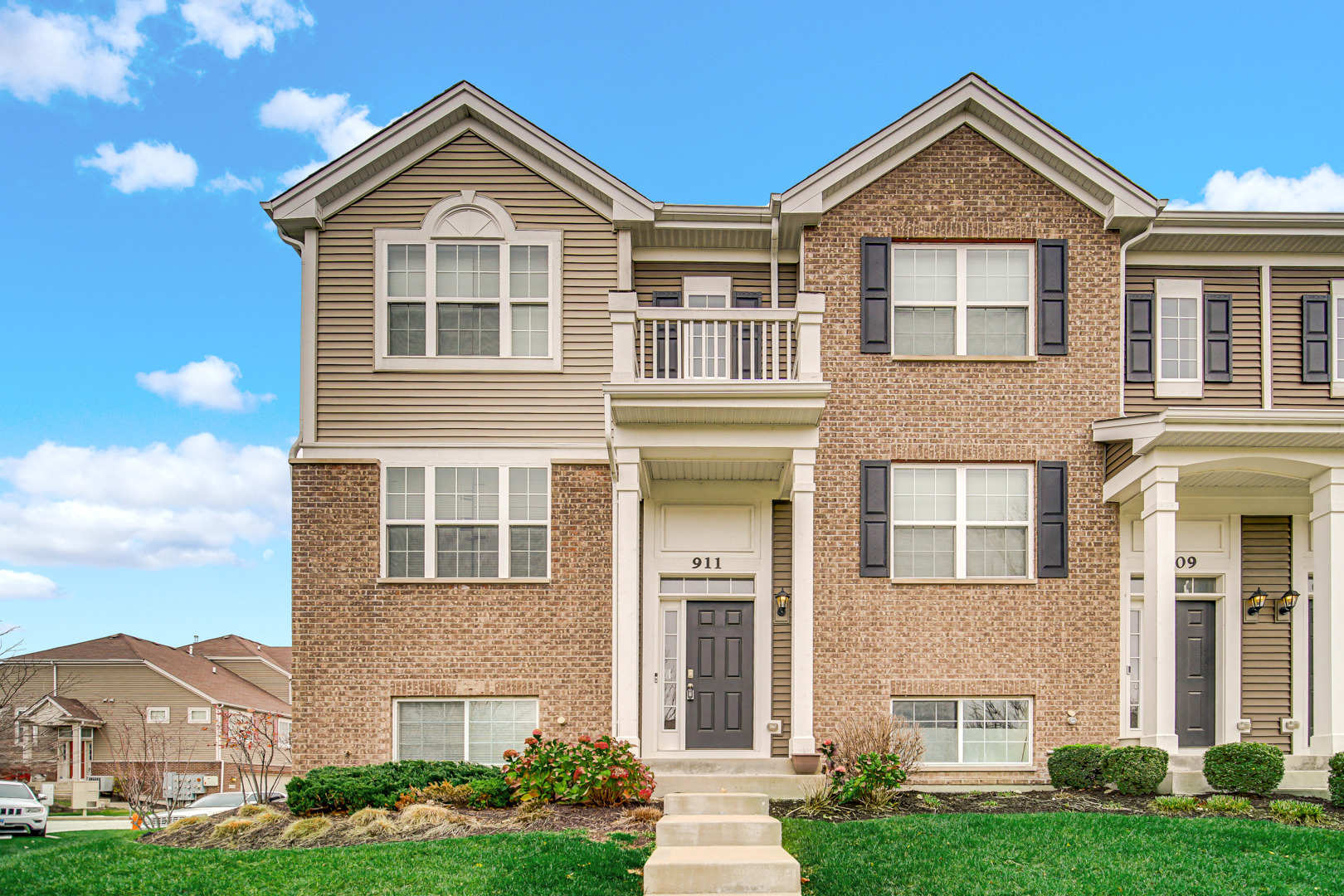 911 Charlton Lane