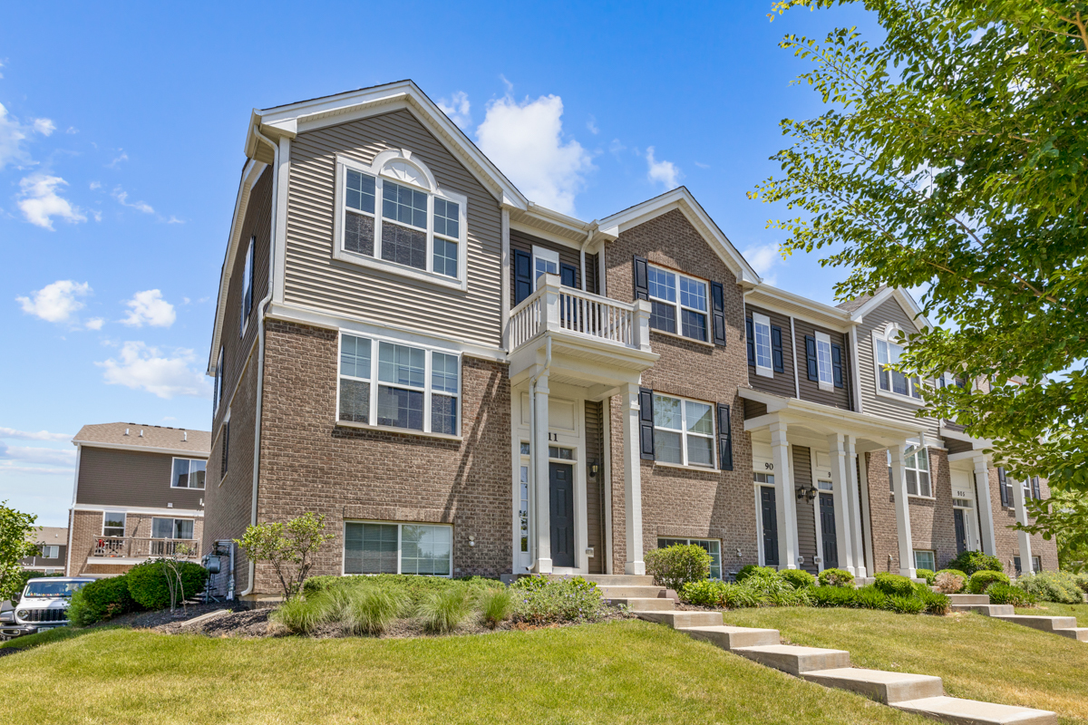 911 Charlton Lane