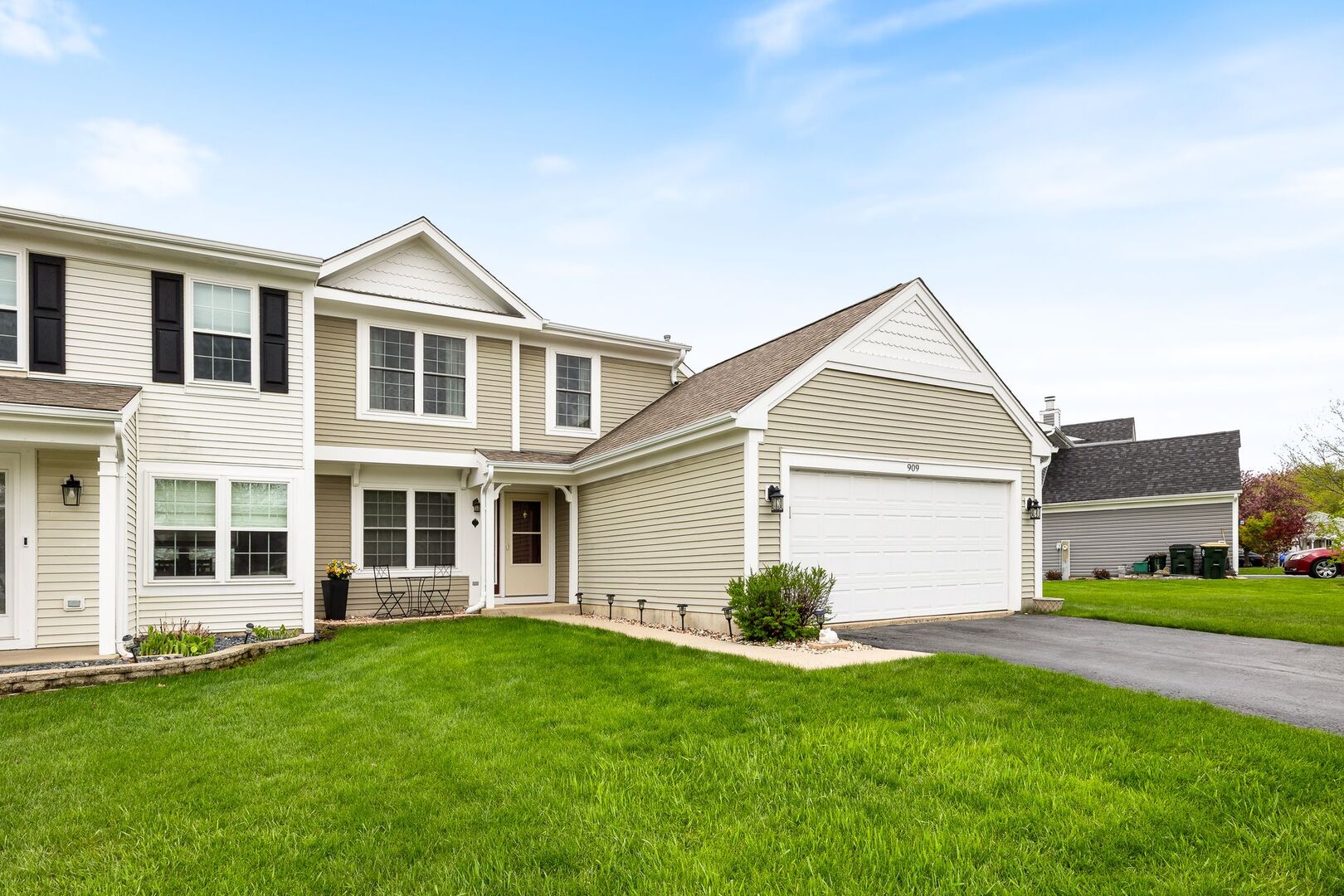 909 FOX CHASE DR Drive