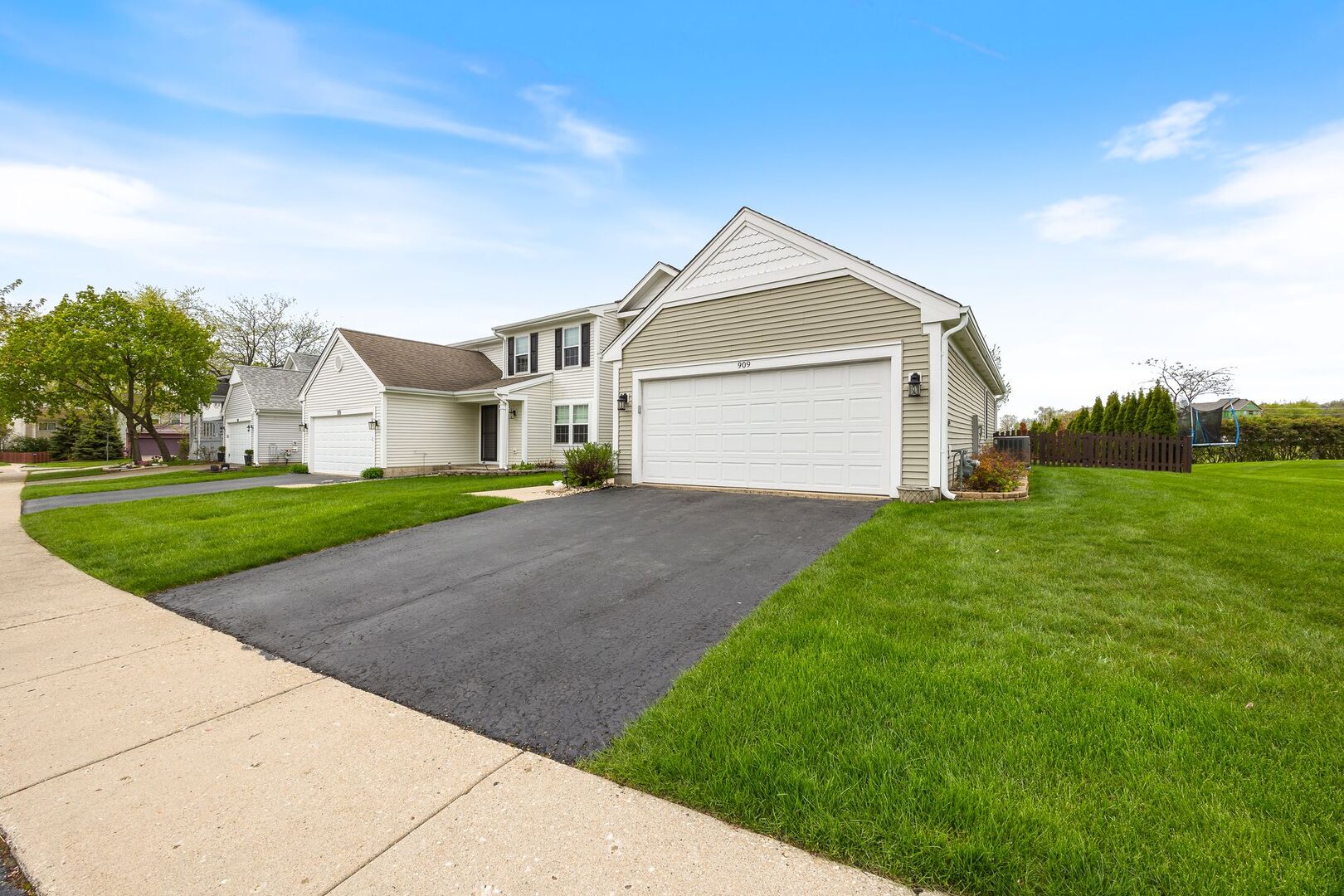 909 FOX CHASE DR Drive