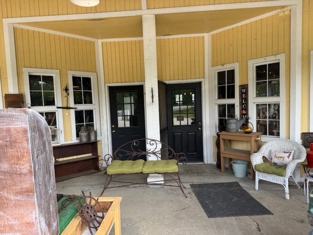 803 W Stagecoach Trail
