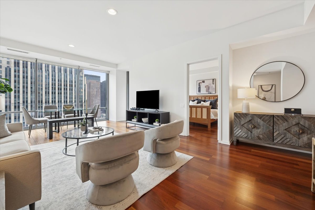 240 E Illinois Street 1605