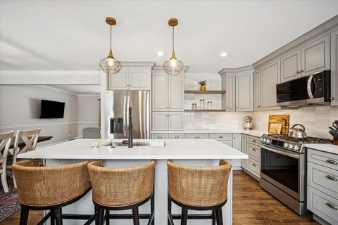 Tiny photo for 1718 S Ridge Drive, Arlington Heights, IL 60005 (MLS # 12531249)