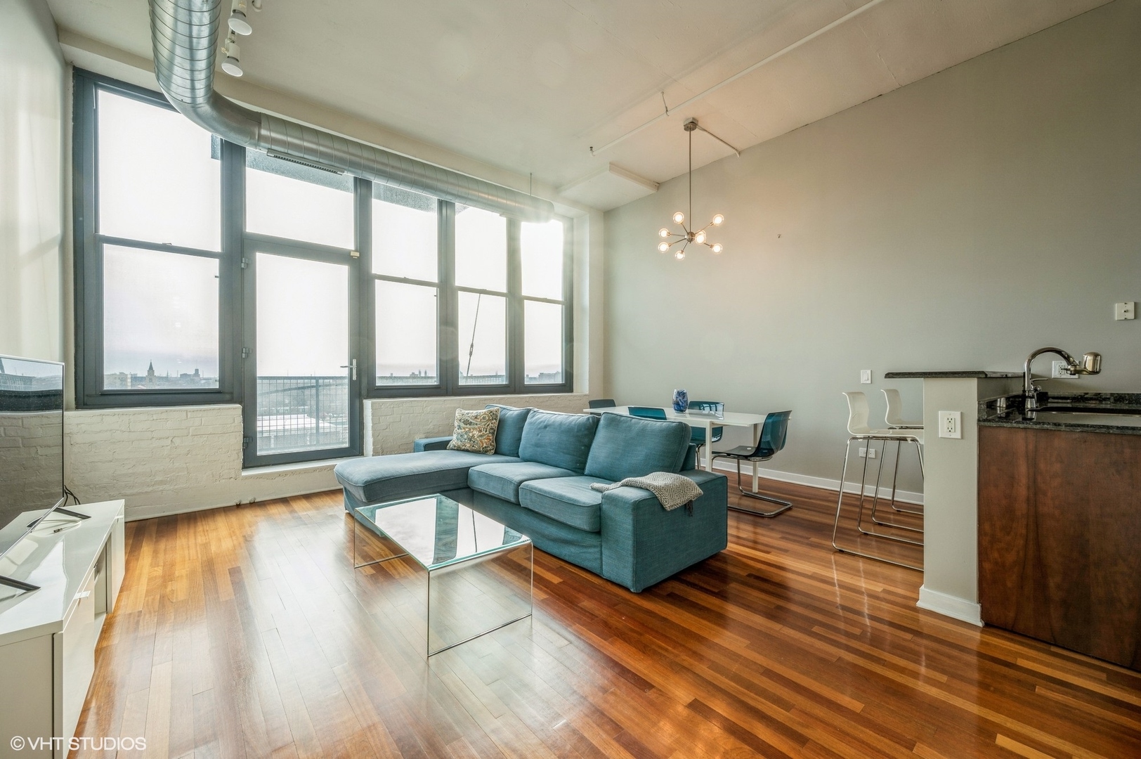 1224 W Van Buren Street 608
