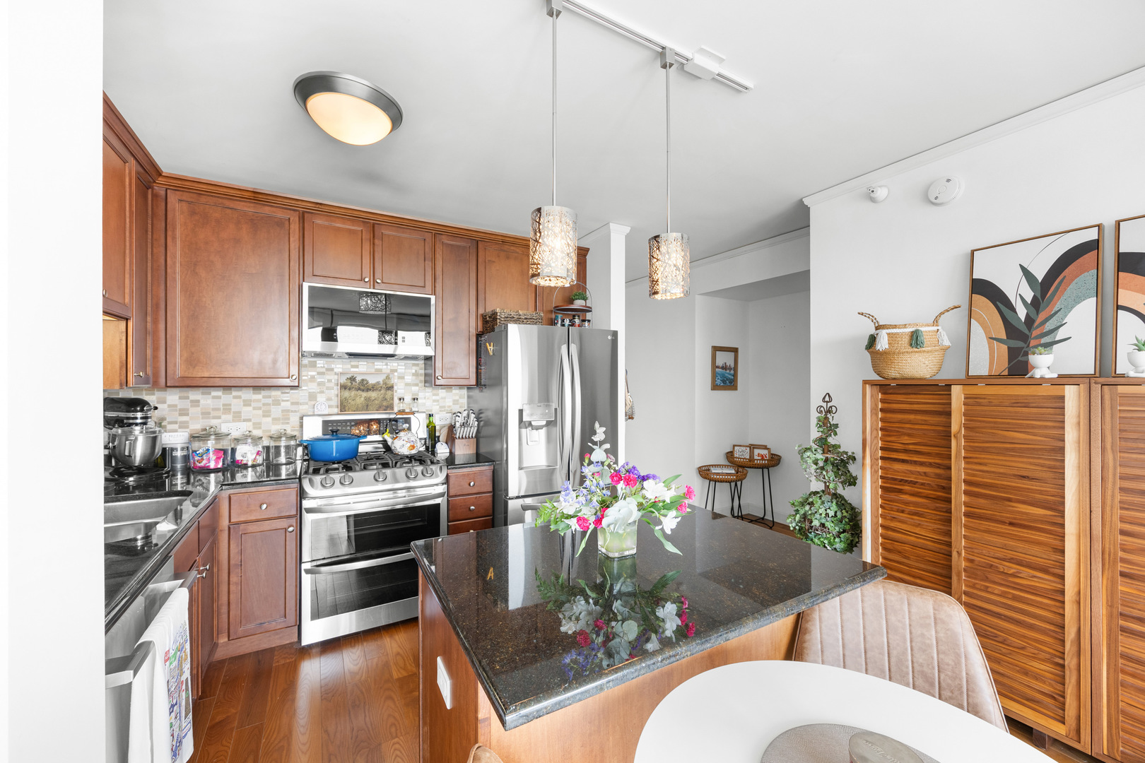 225 N Columbus Drive 7609