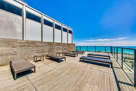 Tiny photo for 2400 N Lakeview Avenue #310, Chicago, IL 60614 (MLS # 12515018)