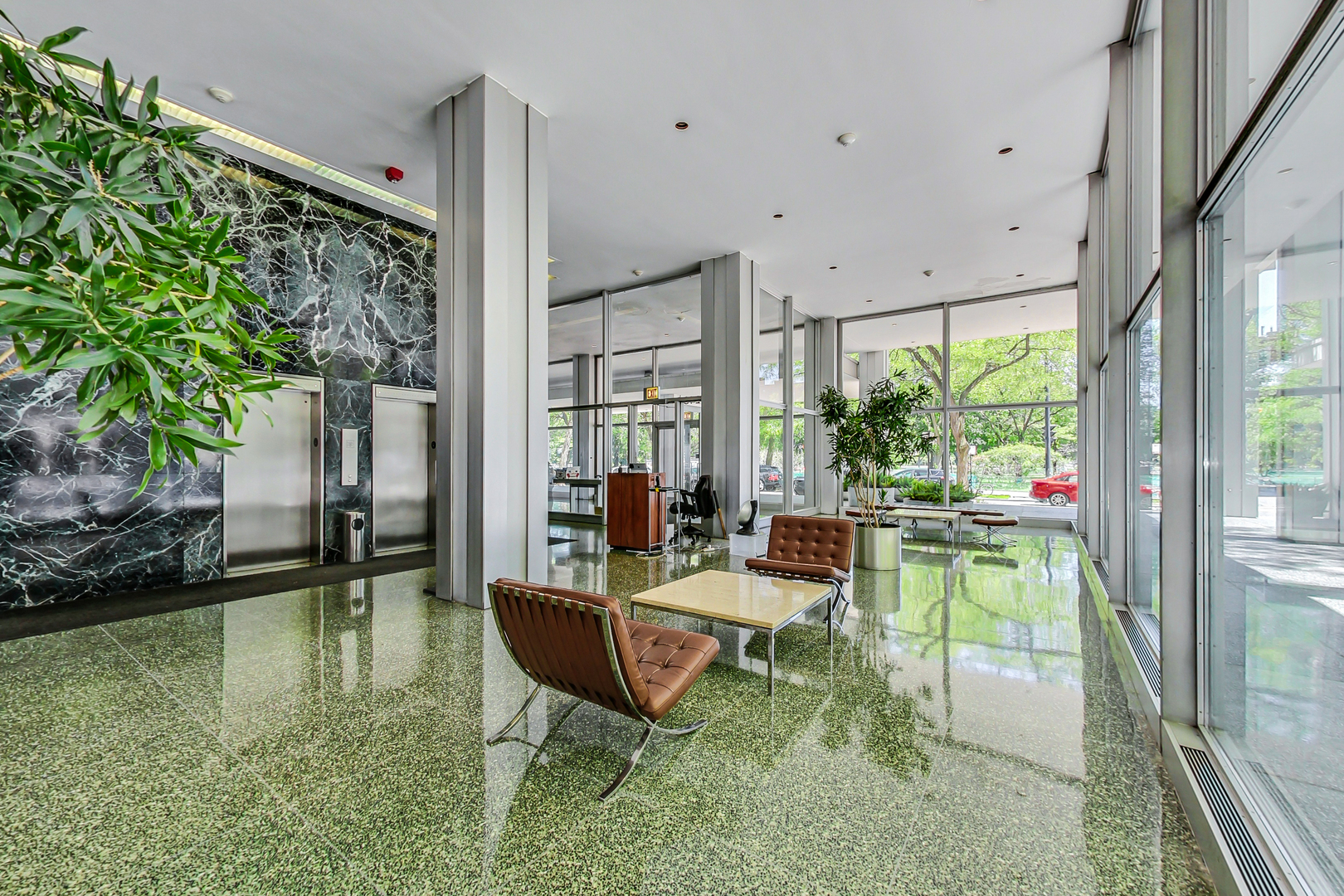 2400 N Lakeview Avenue 310