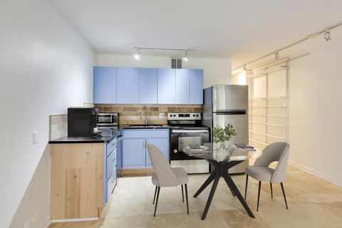 Tiny photo for 2400 N Lakeview Avenue #310, Chicago, IL 60614 (MLS # 12515018)