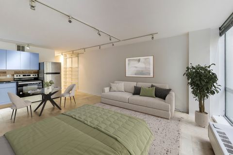 Tiny photo for 2400 N Lakeview Avenue #310, Chicago, IL 60614 (MLS # 12515018)