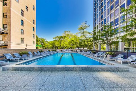 Tiny photo for 2400 N Lakeview Avenue #310, Chicago, IL 60614 (MLS # 12515018)