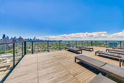 Tiny photo for 2400 N Lakeview Avenue #310, Chicago, IL 60614 (MLS # 12515018)