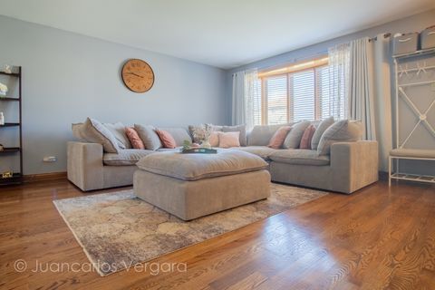 Tiny photo for 8432 Natchez Avenue, Burbank, IL 60459 (MLS # 12593988)