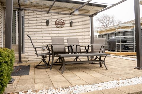 Tiny photo for 8432 Natchez Avenue, Burbank, IL 60459 (MLS # 12593988)