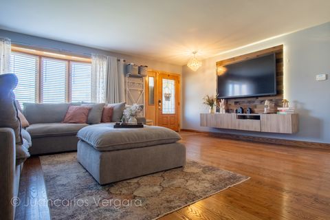 Tiny photo for 8432 Natchez Avenue, Burbank, IL 60459 (MLS # 12593988)