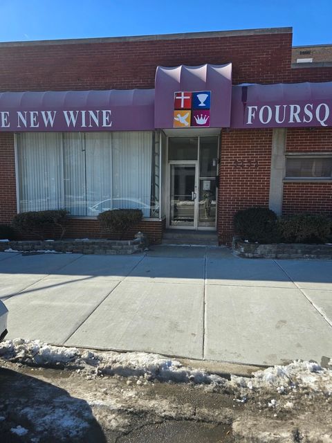 5240 N WESTERN Avenue Chicago IL 60625