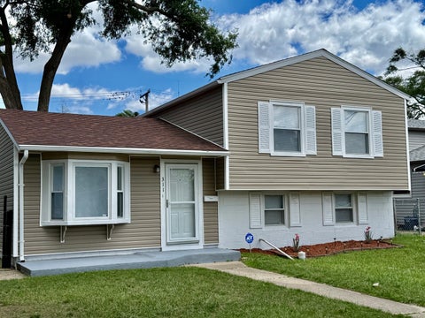 Photo of 311 Merrill Avenue, Calumet City, IL 60409 (MLS # 12679932)