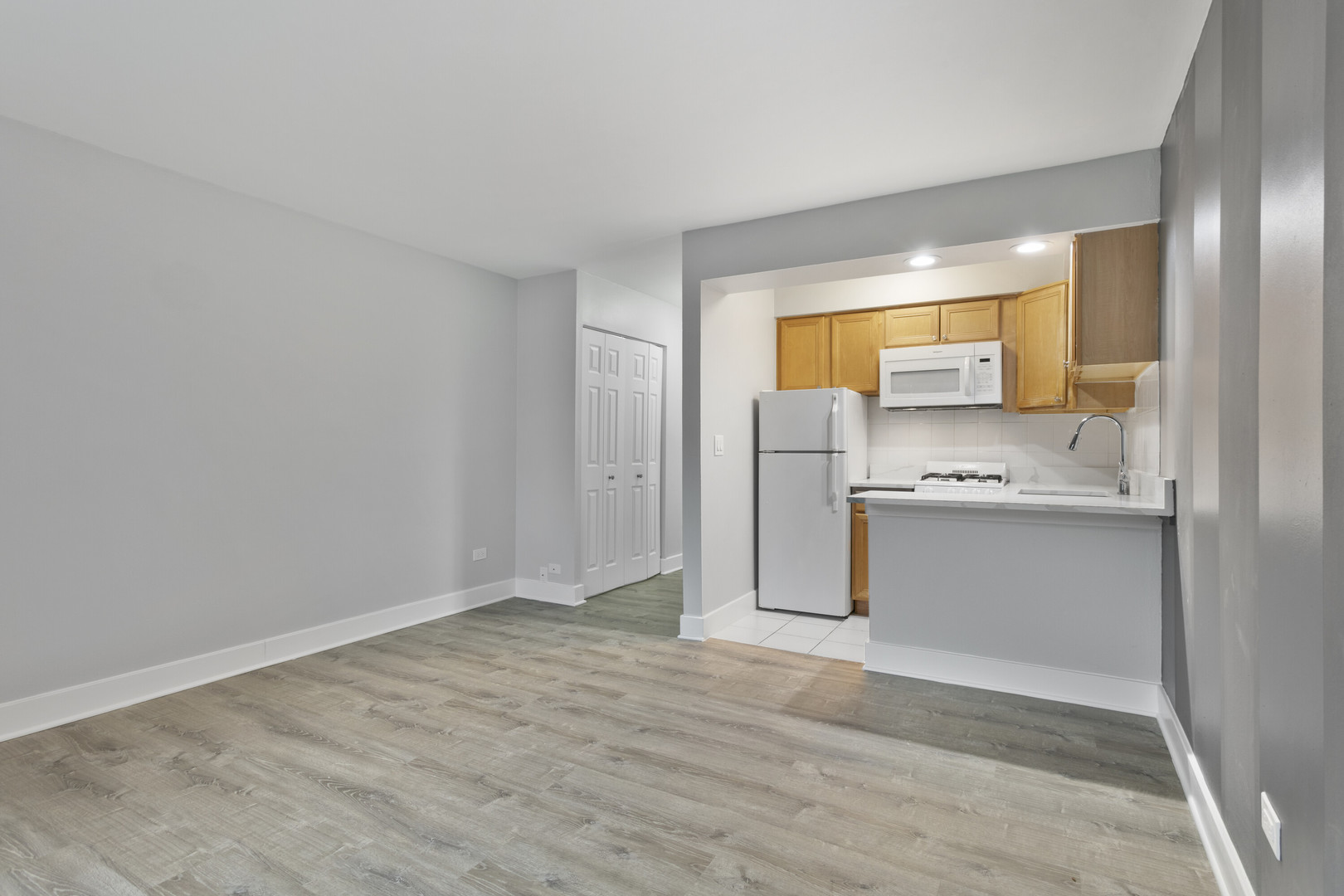 6758 N Sheridan Avenue 241