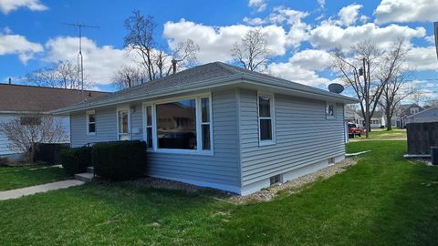 Photo of 1124 13th Avenue, Fulton, IL 61252 (MLS # 12614053)