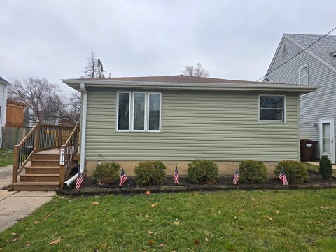 Photo of 417 Stewart Avenue, Woodstock, IL 60098 (MLS # 12520930)