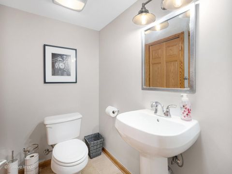 Tiny photo for 113 Mohawk Drive, Clarendon Hills, IL 60514 (MLS # 12450319)