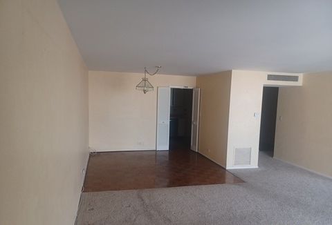 Tiny photo for 6033 N Sheridan Road #37H, Chicago, IL 60660 (MLS # 12513798)