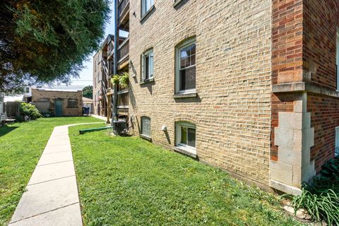 Tiny photo for 2719 N Lockwood Avenue #2B, Chicago, IL 60639 (MLS # 12578712)