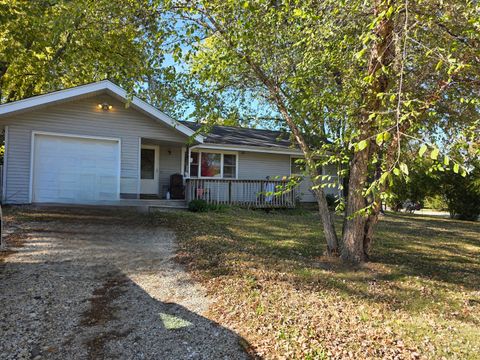 Photo of 200 S Beck Road, Lindenhurst, IL 60046 (MLS # 12503354)