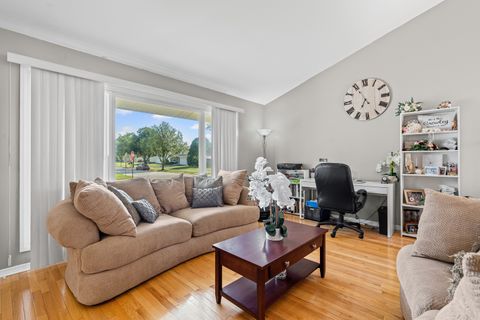 Tiny photo for 1560 W Goldengate Drive, Addison, IL 60101 (MLS # 12438720)