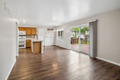 Tiny photo for 495 Kinkaid Court, Des Plaines, IL 60016 (MLS # 12608947)