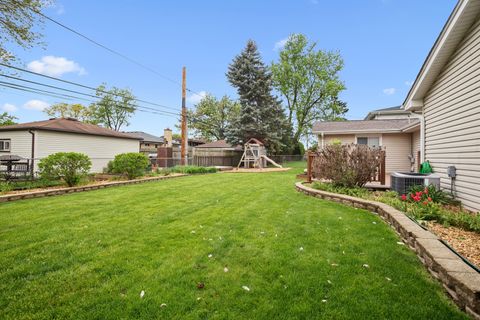 Tiny photo for 495 Kinkaid Court, Des Plaines, IL 60016 (MLS # 12608947)