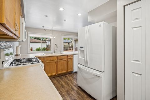 Tiny photo for 495 Kinkaid Court, Des Plaines, IL 60016 (MLS # 12608947)