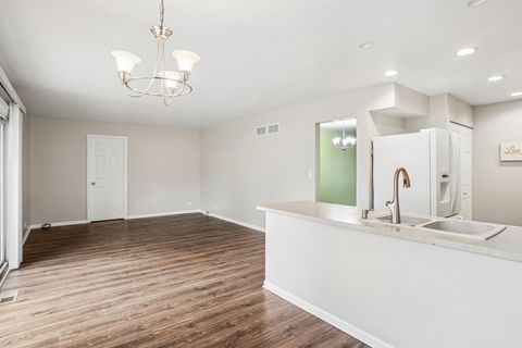 Tiny photo for 495 Kinkaid Court, Des Plaines, IL 60016 (MLS # 12608947)