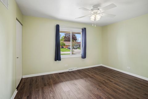 Tiny photo for 495 Kinkaid Court, Des Plaines, IL 60016 (MLS # 12608947)