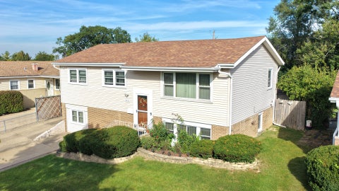 Tiny photo for 9001 S Maple Lane, Hickory Hills, IL 60457 (MLS # 12787809)