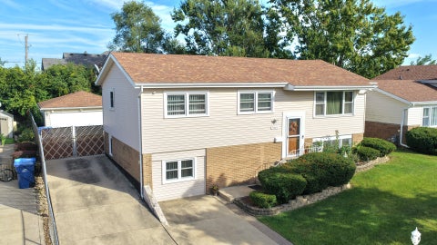Photo of 9001 S Maple Lane, Hickory Hills, IL 60457 (MLS # 12787809)