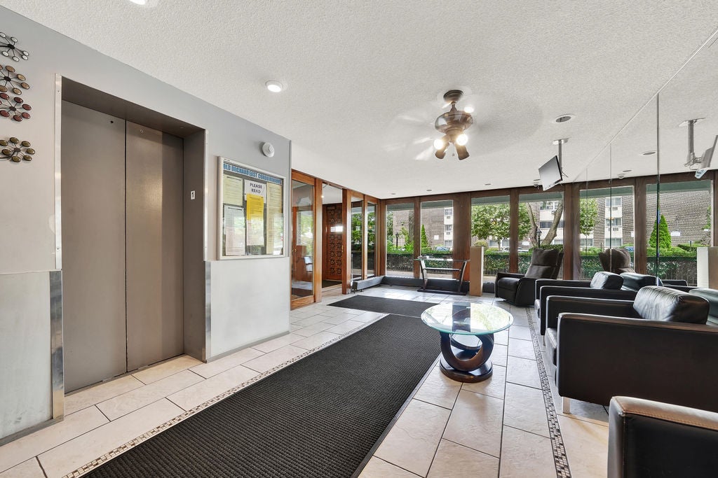10015 Beverly Drive 404