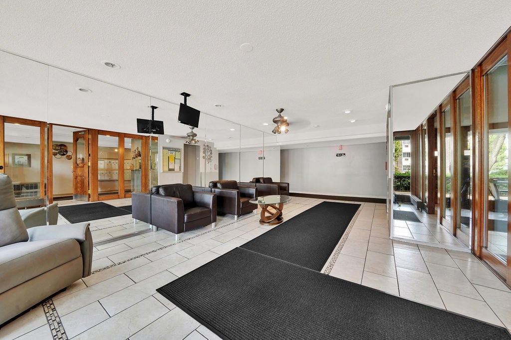 10015 Beverly Drive 404
