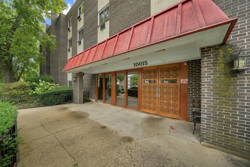 10015 Beverly Drive 404